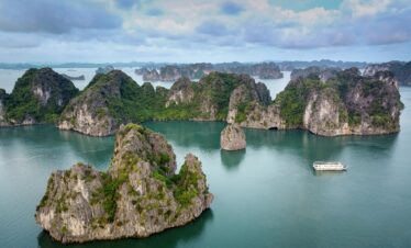 North and South of Vietnam (7D)